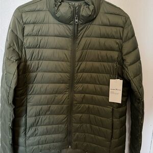 NWT Army Green light weight activewear zippered jacket.